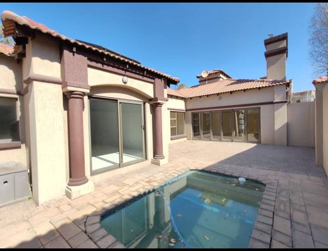 4 BEDROOM CLUSTER FOR SALE IN THREE RIVERS EAST